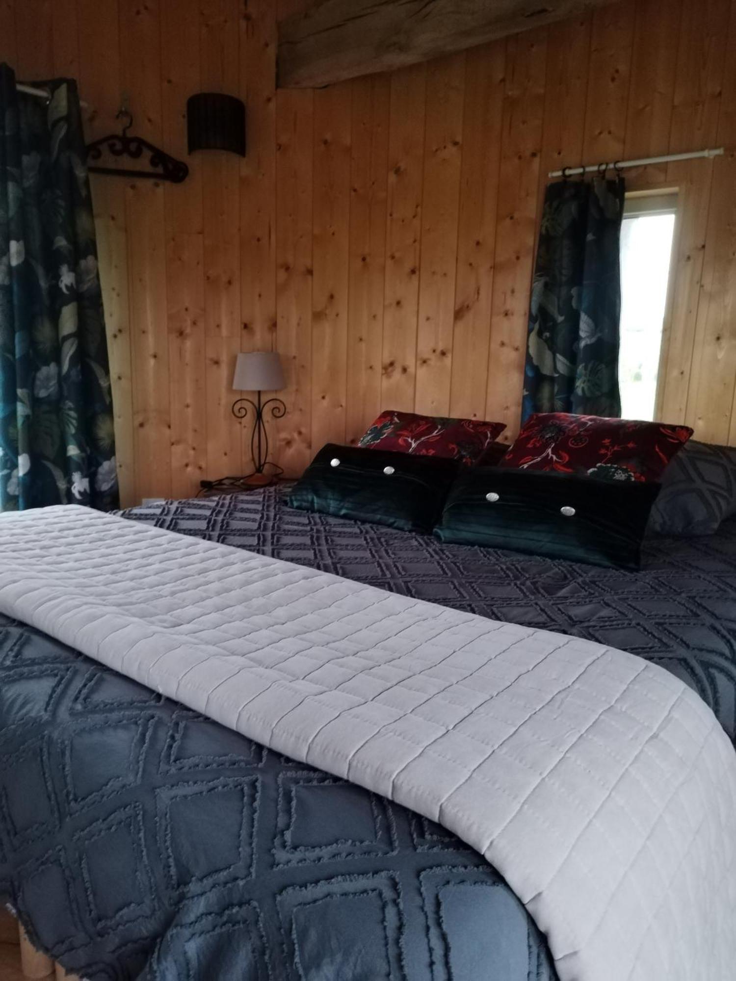 La Tour De Ver Gite Atypique Possibilite Table D'Hotes Sur Reservation Zewnętrze zdjęcie